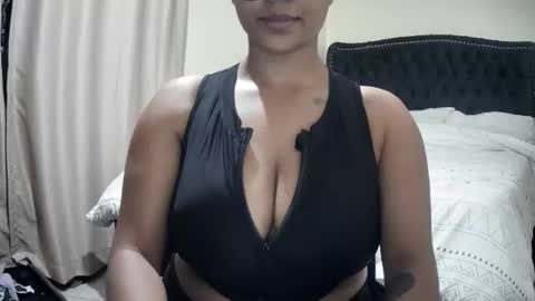 Snapshot of cappuccino_bunny chatting on October 15, 2025, 7:03 pm Luna likes cappuccino online show from October 15, 2025, 7:03 pm