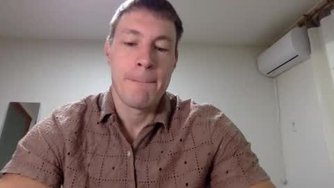 Snapshot of capt_oliver chatting on March 5, 2026, 5:03 am follow my twitter online show from March 5, 2026, 5:03 am