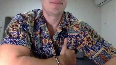 Snapshot of capt_oliver chatting on March 7, 2026, 4:09 am follow my twitter online show from March 7, 2026, 4:09 am
