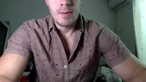 Snapshot of capt_oliver chatting on March 13, 2026, 4:30 am follow my twitter online show from March 13, 2026, 4:30 am