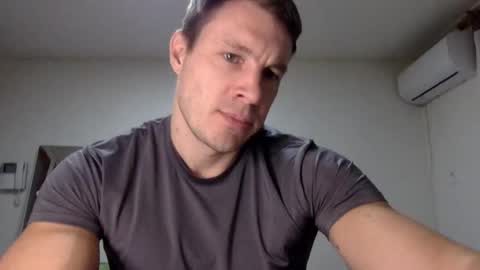 Snapshot of capt_oliver chatting on March 18, 2026, 4:37 am follow my twitter online show from March 18, 2026, 4:37 am