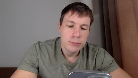 Snapshot of capt_oliver chatting on March 29, 2026, 3:28 am follow my twitter online show from March 29, 2026, 3:28 am