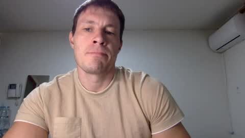 Snapshot of capt_oliver chatting on April 1, 2026, 6:03 am follow my twitter online show from April 1, 2026, 6:03 am