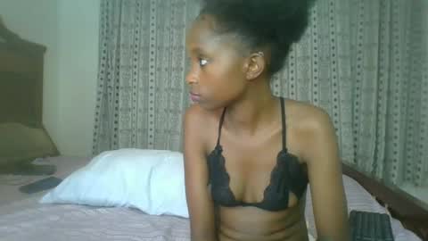 Snapshot of carababey chatting on February 17, 2025, 2:53 am carababey online show from February 17, 2025, 2:53 am