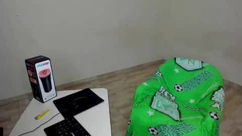 Carlos and Cristian  online show from September 13, 2025, 5:40 am