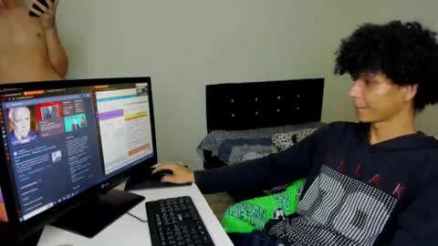 Carlos and Cristian  online show from September 17, 2025, 6:04 am