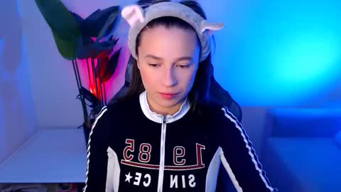 Snapshot of care_sensual chatting on February 5, 2026, 4:50 am Mary online show from February 5, 2026, 4:50 am