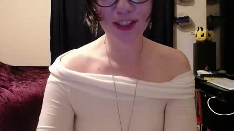 Snapshot of careerwife chatting on March 4, 2026, 5:02 am careerwife online show from March 4, 2026, 5:02 am