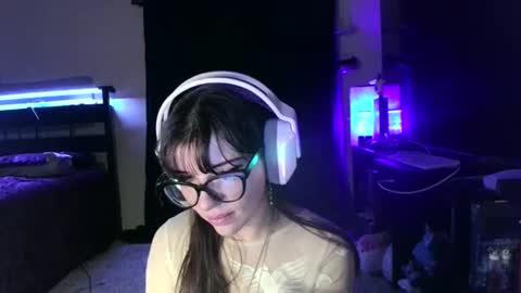 Snapshot of careerwife chatting on April 7, 2026, 4:35 am careerwife online show from April 7, 2026, 4:35 am