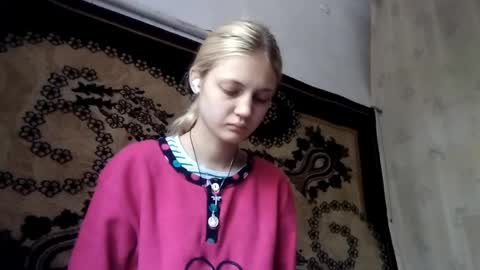 Kira online show from May 6, 2026, 2:40 am