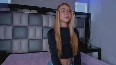 carla__js online show from May 12, 2026, 1:19 pm