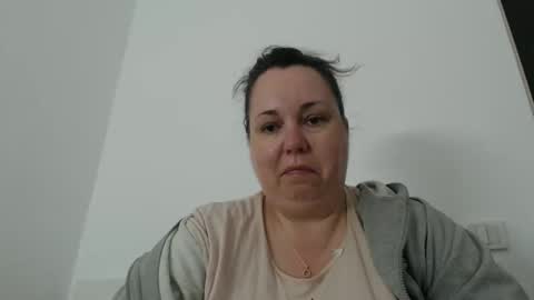 Carlaruth online show from April 8, 2026, 3:06 am