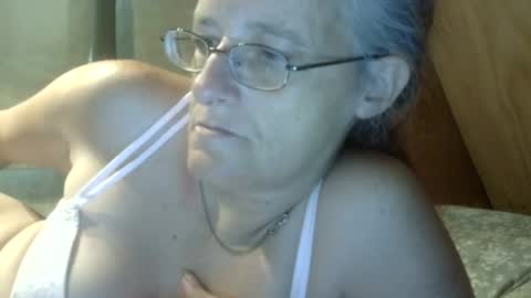 Snapshot of carleeswoman08 chatting on June 19, 2026, 2:21 pm carleeswoman08 online show from June 19, 2026, 2:21 pm
