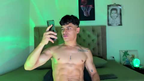 Snapshot of carloshero69 chatting on November 27, 2025, 1:46 pm carloshero69 online show from November 27, 2025, 1:46 pm