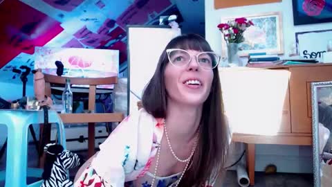 Carly Pearls online show from November 8, 2025, 7:08 am