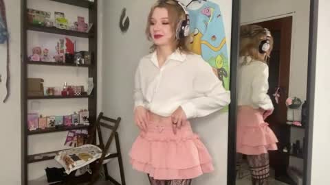 Snapshot of carmenlavelli chatting on May 30, 2026, 10:18 pm Elina online show from May 30, 2026, 10:18 pm