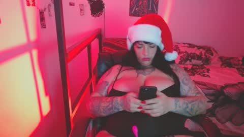 Snapshot of carmillaross chatting on December 13, 2024, 12:06 pm CARMILLA ROSS online show from December 13, 2024, 12:06 pm