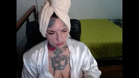 Snapshot of carmillaross chatting on January 16, 2025, 12:20 pm CARMILLA ROSS online show from January 16, 2025, 12:20 pm