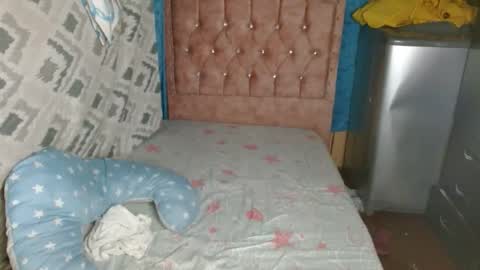 Snapshot of carol_lil1 chatting on February 19, 2026, 6:42 am carol_lil1 online show from February 19, 2026, 6:42 am