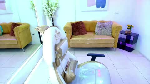 Snapshot of carolina_cherry chatting on April 18, 2026, 12:42 pm CAROLINA. online show from April 18, 2026, 12:42 pm