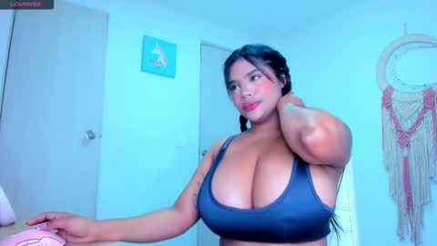Snapshot of carolinalovehot chatting on October 10, 2025, 11:20 am Carolina online show from October 10, 2025, 11:20 am