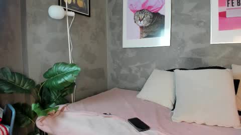  Caroline  online show from October 24, 2025, 11:39 am