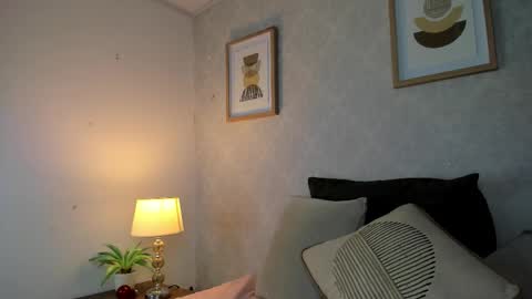  Caroline  online show from November 14, 2025, 11:42 am