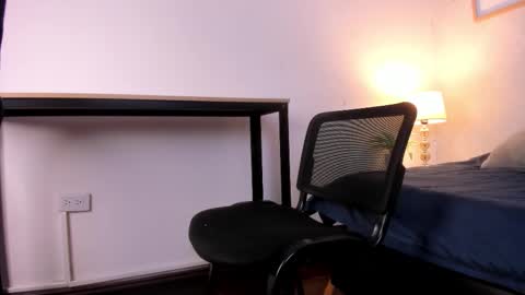 Snapshot of caroline_dh chatting on March 17, 2026, 11:35 am Caroline online show from March 17, 2026, 11:35 am
