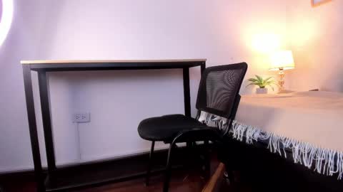 Snapshot of caroline_dh chatting on March 20, 2026, 11:37 am Caroline online show from March 20, 2026, 11:37 am