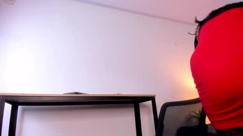 Snapshot of caroline_dh chatting on April 11, 2026, 11:36 am Caroline online show from April 11, 2026, 11:36 am