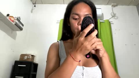 caroline_east online show from March 7, 2026, 12:02 pm