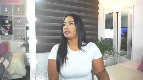 C A R O L I N E online show from March 6, 2025, 1:24 pm