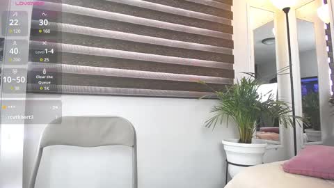 C A R O L I N E online show from March 9, 2025, 4:44 pm