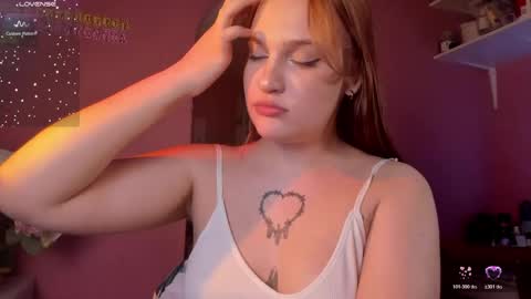 Snapshot of caroline_kiparis chatting on April 30, 2026, 8:57 pm Caro online show from April 30, 2026, 8:57 pm