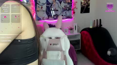 Snapshot of caroline_lenox chatting on December 5, 2024, 2:33 pm Caroline Lenox online show from December 5, 2024, 2:33 pm