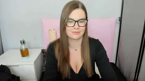 Snapshot of carolineamore chatting on May 9, 2026, 2:44 pm CarolineAmore online show from May 9, 2026, 2:44 pm