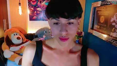 carolinejesh online show from April 14, 2026, 12:33 pm