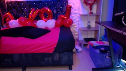 Snapshot of carolinescoth_dl chatting on February 18, 2025, 6:37 pm Caroline Scoth online show from February 18, 2025, 6:37 pm