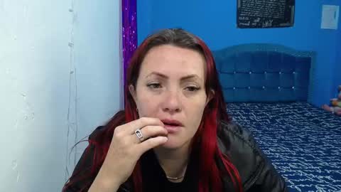 Carolinhe  online show from February 8, 2026, 5:22 am