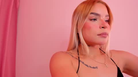 carolinna_ online show from December 8, 2024, 2:07 am