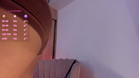 Snapshot of carolinna_ chatting on July 3, 2026, 1:23 am carolinna_ online show from July 3, 2026, 1:23 am