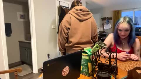 carpetmunchers online show from April 9, 2026, 12:54 am