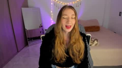 Snapshot of carriexwood chatting on February 23, 2025, 11:25 pm Nia  online show from February 23, 2025, 11:25 pm