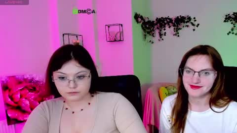 casey_meow_ online show from June 19, 2026, 7:06 pm
