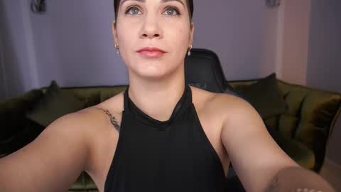 Lena online show from November 19, 2025, 7:19 am