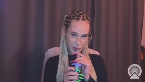 Cassie online show from December 4, 2024, 3:54 pm