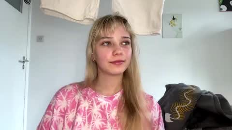 Olivia online show from April 2, 2026, 3:42 pm