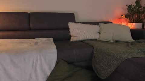  cassandra  online show from September 23, 2025, 7:17 pm