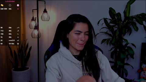 MACARENA online show from December 12, 2024, 10:20 pm