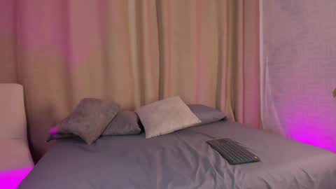 Snapshot of catalella_rouse chatting on April 20, 2026, 10:44 pm catalella_rouse online show from April 20, 2026, 10:44 pm